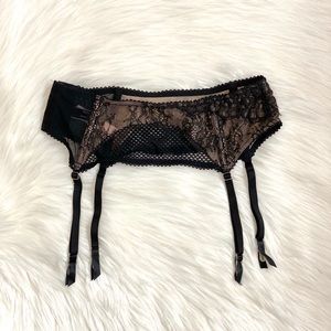 VS Black Lace Garter